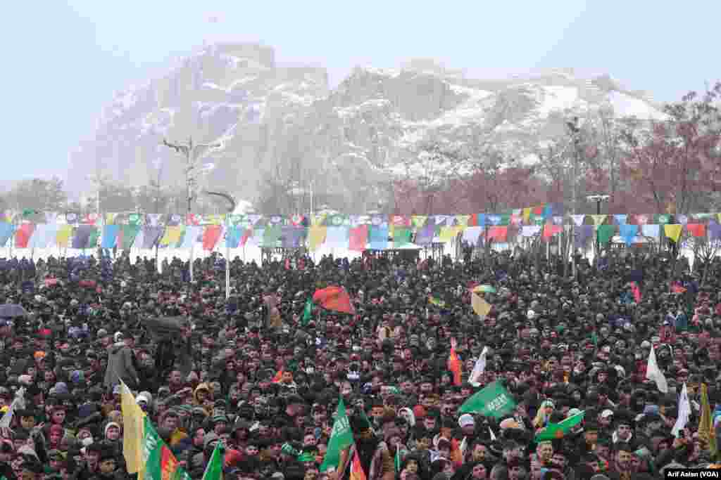 Newroza &#206;sala Ya Wan&#234;