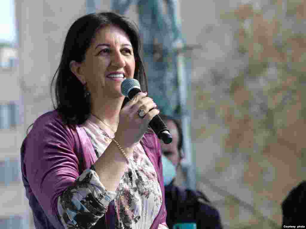 D&#238;meneke ji &#231;alak&#238;ya 8&#39;&#234; Adar&#234; Roja Jinan ya Navnetewey&#238; ya li bajar&#234; Wan&#234;, 8 Adar,2022