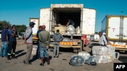 Bayakhala osomabhizimusi ngokwenzakala eZimbabwe.