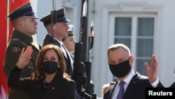 Президент Польщі Анджей Дуда і віце-президентка США Камала Харріс під час зустрічі в Бельведерському палаці у Варшавію. Польща, 10 березня 2022 року. ФОТО:REUTERS/Kacper Pempel