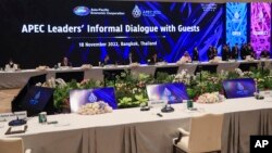 ទិដ្ឋភាព​ទូទៅ​នៃ​កិច្ចសន្ទនា​ក្រៅ​ផ្លូវការ​រវាង​ក្រុម​មេដឹកនាំបណ្ដា​ប្រទេស​សមាជិក APEC ជាមួយ​នឹង​ភ្ញៀវ​ក្នុង​អំឡុងពេល​នៃ​កិច្ចប្រជុំ​កំពូល ​APEC នៅ​ទីក្រុង​បាងកក ប្រទេស​ថៃ ថ្ងៃទី ១៨ ខែវិច្ឆិកា ឆ្នាំ២០២២។ 