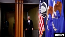 美国司法部长加兰德在联邦司法部出席记者会(2022年11月18日）