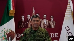 墨西哥国防部长桑多瓦尔在墨西哥城记者会上宣布抓获奥维迪奥（2023年1月5日）