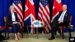 Premijerka Velike Britanije Liz Tras i predsednik SAD Džo Bajden na bilateralnm stanku, tokom 77. zasedanja Generalne skupštine Ujedinjenih nacija, u sedištu UN, u Njujorku, 21. septembra 2022.