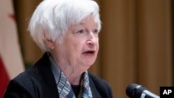 美国财政部长耶伦2022年9月15号在参观坐落在马里兰州兰汉姆市联邦税务局新启用的卡罗顿联邦大楼后发表讲话。