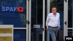 Ish ministri i Shëndetësisë, Ilir Beqaj, duke dalë nga Prokuroria e Posaçme kundër Korrupsionit dhe Krimit të Organizuar (SPAK)