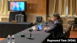 美国国会暨行政当局中国委员会资深成员、來自新泽西州的共和党联邦众议员史密斯7月12日透过视频参与听证会，曾被香港当局控告袭警罪而入狱的美籍律师贝祺森出席作证。（美国之音任敬扬摄）