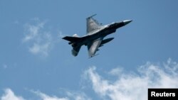 일본의 F-2 전투기.