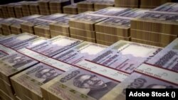 মূল্যস্ফীতি কমাতে কেন্দ্রীয় ব্যাংক সূদের হার বাড়িয়ে টাকার সার্কুলেশন সংকোচন করছে।