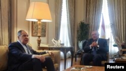 Ministri i jashtëm rus Sergei Lavrov duke u takuar me homologun e tij egjiptian Sameh Shoukry në Kajro (24 korrik 2022)