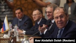 Waziri wa mambo ya nje wa Russia Sergei Lavrov akihudhuria mkutano na mwenzake wa Mistri Sameh Shoukry mjini Cairo, Julai 24, 2022. Picha ya Reuters