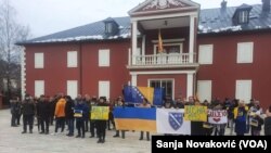 Šetnja podrške Ukrajini na Cetinju se održavaju svakodnevno od početka ruske invazije na Ukrajinu.