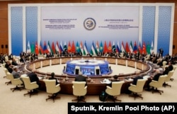 上海合作组织成员国领导人在乌兹别克斯坦撒马尔罕出席峰会。（2022年9月16日）