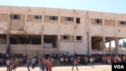 Zarokên Efrînî yên derbider li kampa Şehba. 