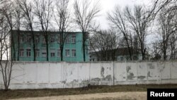 وێنەی دەرەوەی ئەو گرتوخانەیەی نەخۆشخانەکەی لێیە کە ناڤاڵنی تیادا چارەسەر کراوە