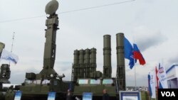 2013年莫斯科航展上的“安泰-2500”防空导弹（美国之音白桦拍摄）