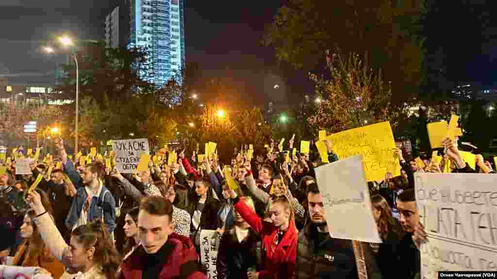 Студентите му покажаа жолт картон на Министерството за образование