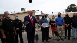 Rais Donald Trump akiongea wakati anakagua uharibifu uliotokea kutokana na maandamano ya hivi karibuni dhidi ya ukatili wa polisi na kukosekana haki kwa watu wa rangi baada ya kupigwa risasi Jacob Blake na polisi wa Kenosha, Wisconsin, Marekani.