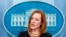 Pot pawol Lamezonblanch, Jen Psaki reponn kestyon jounalis yo pandan yon konferans pou lapres nan Washington, 25 Janvye, 2022. 