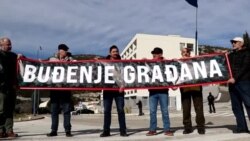 Nekolicina građana protestuje u Neumu