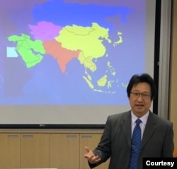 位于台北的政治评论员乌凌翔