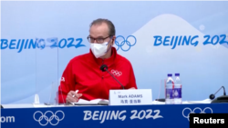 国际奥委会发言人马克·亚当斯(Mark Adam)在北京见记者（路透社2022年2月7日）