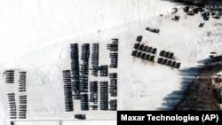 2022年2月4日的卫星图像显示在白俄罗斯耶尔斯克集结的军队和后勤补给支援单位。俄罗斯从西伯利亚和远东地区向白俄罗斯调动部队进行快速联合演习。