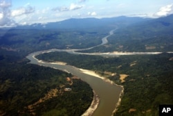 缅甸北部克钦邦的伊洛瓦底江。克钦邦的人和环保团体说密松水电站会损害伊洛瓦底江（2009年）