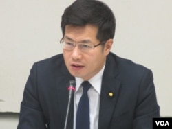 民进党立委罗致政(美国之音张永泰拍摄)