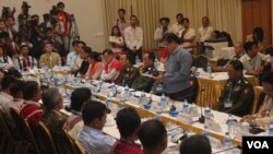 အစိုးရနဲ့ တိုင်းရင်းသားလက်နက်ကိုင်အဖွဲ့ ကိုယ်စားလှယ်တွေရဲ့ ဆဌမအကြိမ် ဆွေးနွေးပွဲ ။ (စက်တင်ဘာ ၂၆၊ ၂၀၁၄)