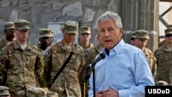 وزیر دفاع امریکا گفت "بعد از آنکه بُرگدال به نیروهای خاص امریکا تسلیم داده شد، وزیر خارجه ایالات متحده، حامد کرزی، رئیس جمهور افغانستان را در جریان قرار داد."