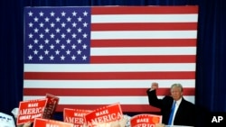 7일 공화당의 도널드 트럼프 대통령 후보가 버지니아 주 리스버그 시에서 선거유세를 하고 있다.