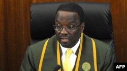 Ketua MA Kenya, Willy Mutunga memutuskan bahwa Uhuru Kenyatta dan wakilnya, William Ruto, terpilih secara sah sebagai Presiden dan Wakil Presiden (30/3).