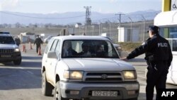 Kosovë, digjet makina e një polici serb