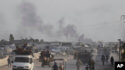 资料照片：巴勒斯坦人逃离加沙南部的拉法城。（2024年5月28日）