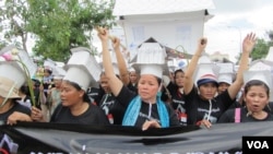 ជន​រងគ្រោះសហគមន៍​ដី​ក្រហមប្រារព្វ​ខួប​លើក​ទី​៧នៃ​ការ​ដេញចេញ​ពីលំនៅដ្ឋាន។ ដោយ៖ ហេង រស្មី