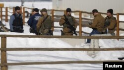 美国俄勒冈州警察和联邦调查局人员应对抗议者非法占领马尔修尔国家野生动物保护区事件。