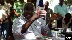 FILE - Rebel leader of former Mozambican rebel movement Renamo turned opposition party chief, Afonso Dhlakama, gives a press conference, April 10, 2013, in Gorongosa's mountains, Mozambique. 