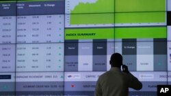 Un trader à la bourse de Johannesburg, en Afrique du Sud, le 4 avril 2017.