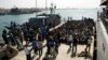 Les migrants secourus attend à la base d'Abosetta à Tripoli, en Libye, 10 mai 2017. 