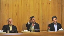 اسفندیار رحیم مشایی، محمود احمدی نژاد و محمدرضا رحیمی، معاون اول رییس جمهوری اسلامی (سمت چپ) - جلسه روز یکشنبه هیئت دولت ایران