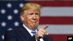 美国总统特朗普2019年8月13日在宾夕法尼亚州参观一个即将完工的壳牌公司石化厂。