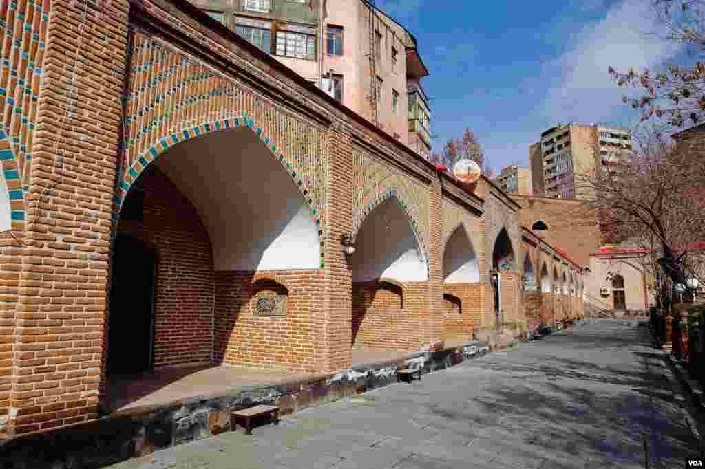 Madrasah di Masjid Biru, Yerevan, Armenia. (V. Undritz/VOA)
