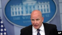 H.R. McMaster, conseiller national a la securite, parle lors d'un point de presse a la Maison Blanche, Washington, le 16 mai 2017 