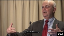 前美国中央情报局局长海登（美国之音莉雅拍摄）