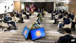 东盟国家领导人4月24日在印度尼西亚首都雅加达举行会议，并就解决缅甸危机达成五点共识。