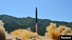 북한이 지난 2017년 쏘아올린 대륙간탄도미사일(ICBM) 화성-14형. 