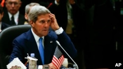 克里在文莱出席东盟会议。（2013年10月9日）
