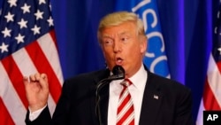 미국 공화당의 도널드 트럼프 대선후보가 16일 위스콘신주 웨스트벤드에서 열린 유세에서 연설하고 있다. (자료사진)