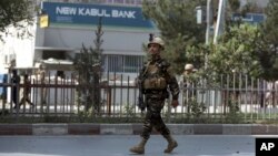 سفارت امریکا در کابل، وزارت صحت عامه و ستره محکمۀ افغانستان در نزدیکی محل رویداد واقع است